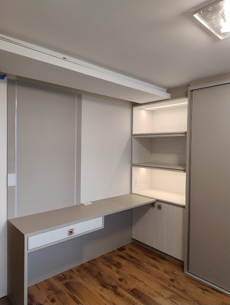 Home office planejado com escrivaninha